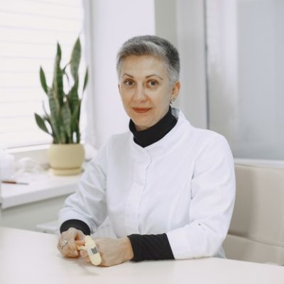 doctor-white-medical-coat-woman-ready-give-consultancy_1157-48829